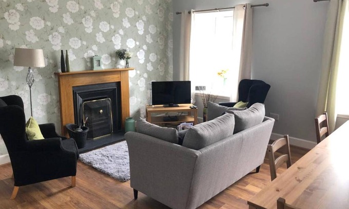 Duns Apartment | Farm cottage with Real coal fire