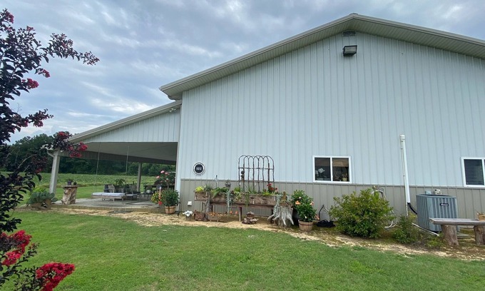 Clinton House | Farm Stay Guest House Experience