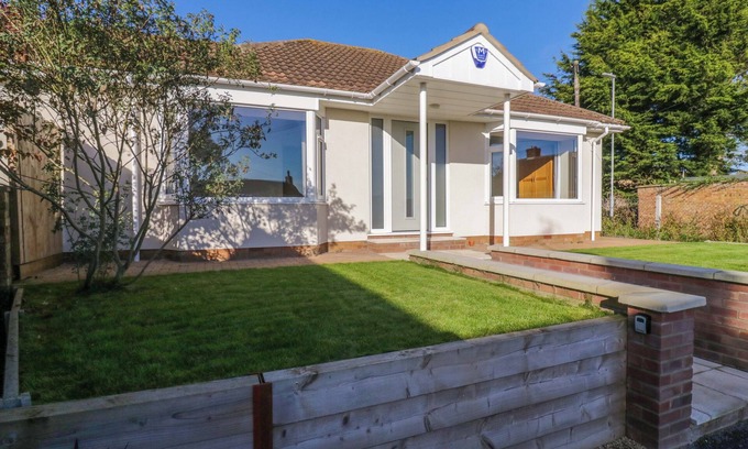 Sutton Cottage | FARMER'S REST, family friendly in Sutton, Cambridgeshire