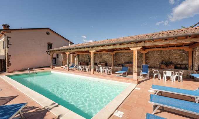 Lamporecchio Other | Farmhouse 'Agriturismo Fadanelli - Il Granaio' with Shared Pool, Shared Garden and Wi-Fi