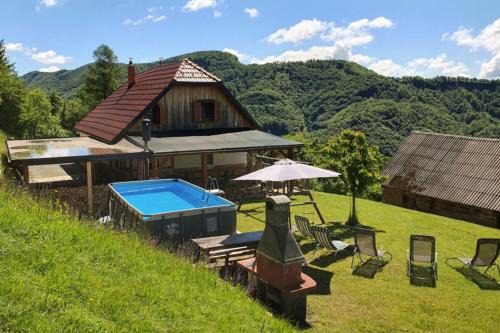 Rogatec House | Farmhouse & The Cabin at St Donat's