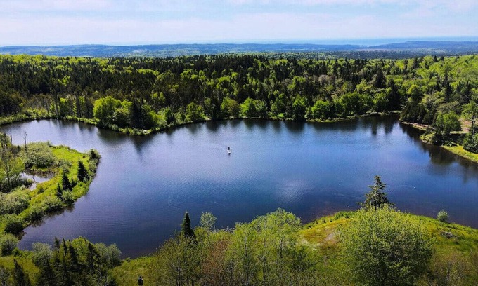 Erbs Cove Apartment | Fauna studio on the lake - minutes from St Martins!