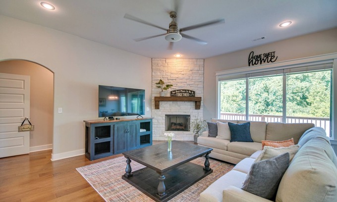 Fayetteville House | Fayetteville Vacation Rental w/Deck & Shared Pool