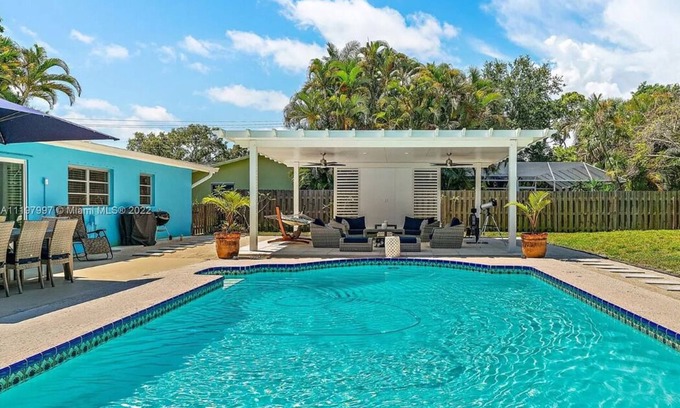 North River Shores House | Fenced Yard, All 3 Beds King-Size, Walking Neighborhood & Ocean Access