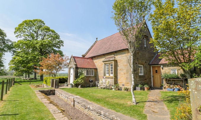 Hallington Cottage | FENWICK RETREAT AT FENWICK LODGE, with open fire in Ponteland