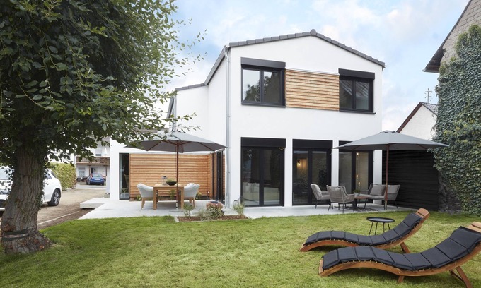 Mayen House | Ferienhaus für 1-12 Personen, mit 4 Schlafzimmern