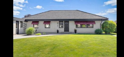 Ivetofta House | Ferienhaus Kronenpark, Angelcamp mit Angelboot, Kanus, Fahrräder, Jakuzzi, uvm.