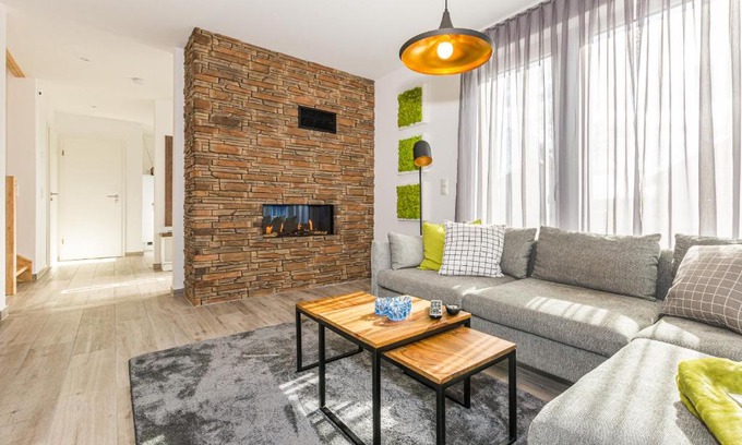 Krakow am See House | Ferienhaus-See-Sauna-Kamin-Hund mit E-Ladestation