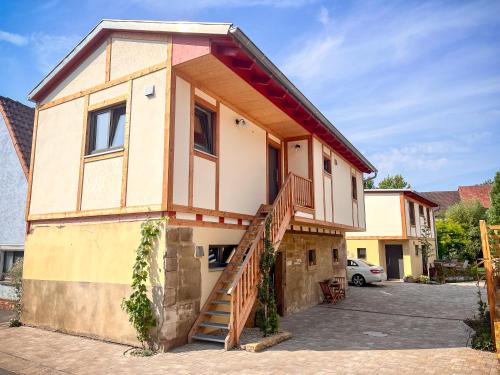 Hofheim in Unterfranken Apartment | Ferienwohnung 'Ginkgo' mit verwunschenem Garten & privater Sauna