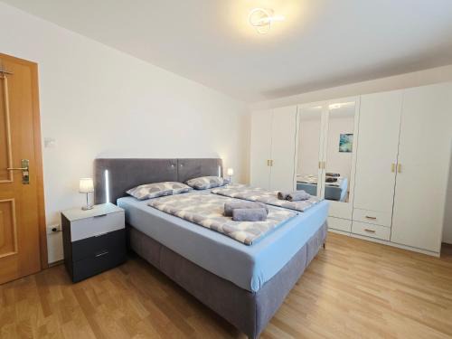 Weilerswist Apartment | Ferienwohnung 1 - Nähe Phantasialand, Köln, Bonn, Brühl
