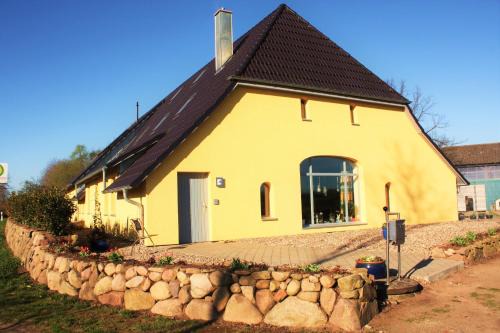Seedorf Apartment | Ferienwohnung am Reuterteich