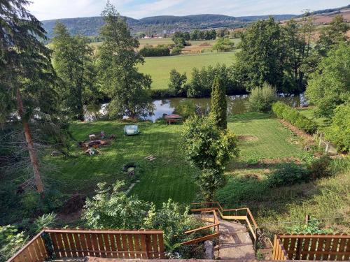 Elfershausen Apartment | Ferienwohnung am Schwedenberg , Trimberg