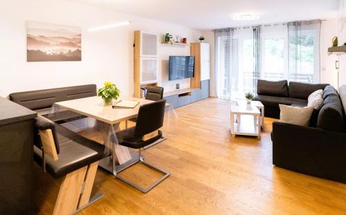 Feldberg House | Ferienwohnung BUTTERBLUME, Feldberg - Haus Wiesenquelle