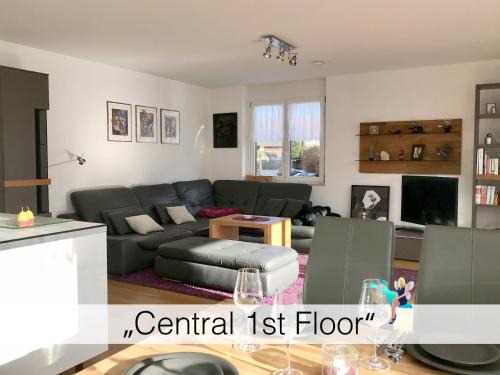 Aschach Apartment | Ferienwohnung Central 1st floor - hochwertige Wohnung mit Balkon und Aufzug