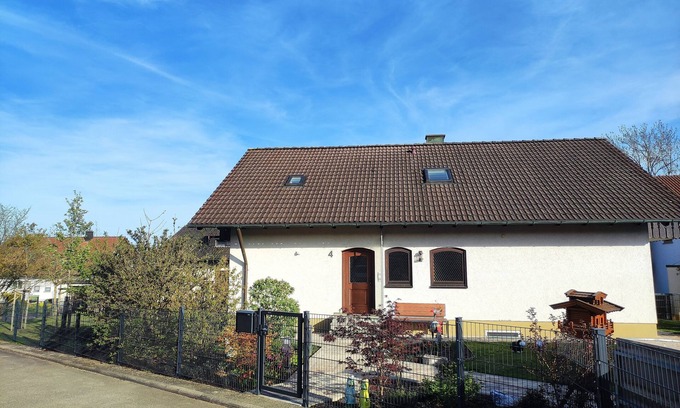 Rosenfeld Apartment | Ferienwohnung für 1 bis 2 Personen - Ruhige Lage am Ortsrand