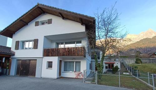 Maienfeld Apartment | Ferienwohnung Falknis In Maienfeld Mit Bergblick