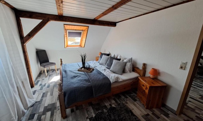 Hessenburg Apartment | Ferienwohnung Feldblick