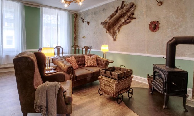 Annaberg-Buchholz Apartment | Ferienwohnung Herrenzimmer mit Kamin und Terrasse