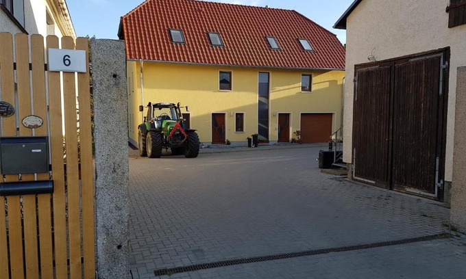 Loebau Apartment | Ferienwohnung mit Bauernhofflair