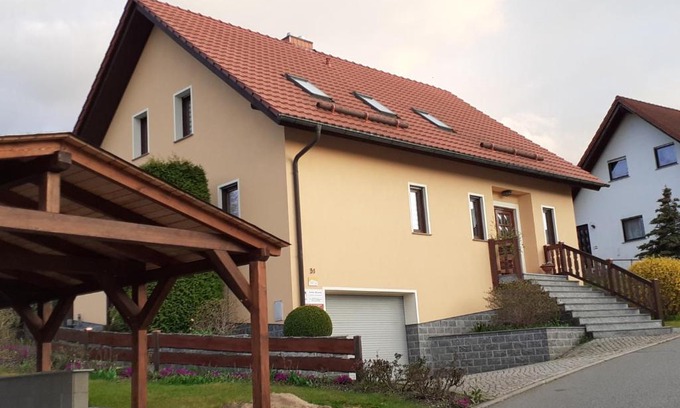 Crostau Apartment | Ferienwohnung Wünsche