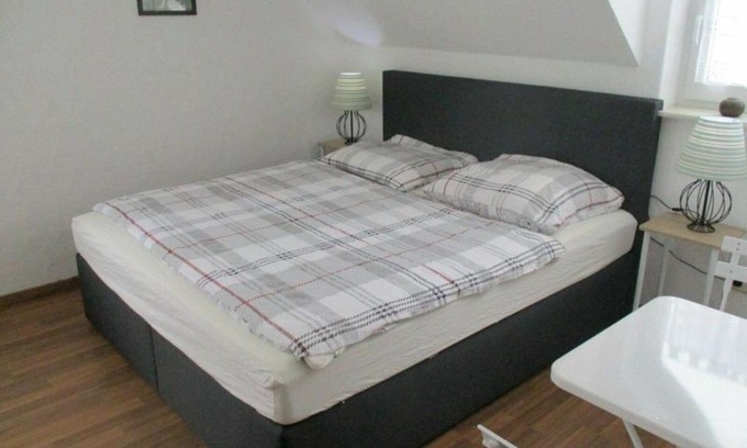 Hollnich Apartment | Ferienzimmer, Handwerkerzimmer, Wohnen auf Zeit