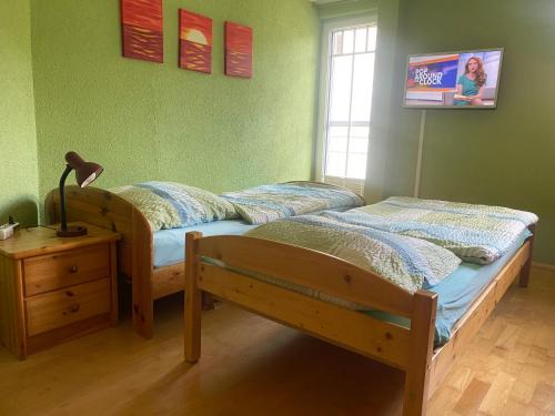 Wilhelmsdorf House | Ferienzimmer Oelhaf Zimmer in Grün Self Check-In mit Key-Tresore