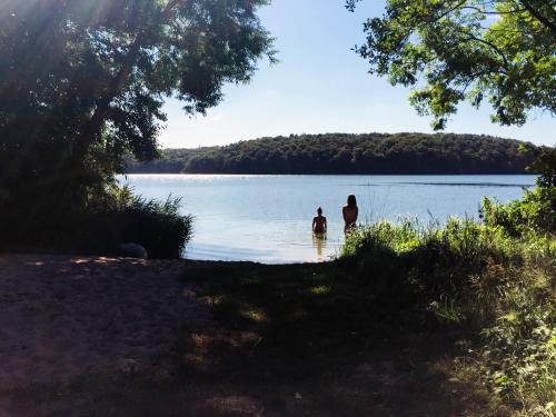Ploen House | Ferienzimmer Suhrer Seeblick