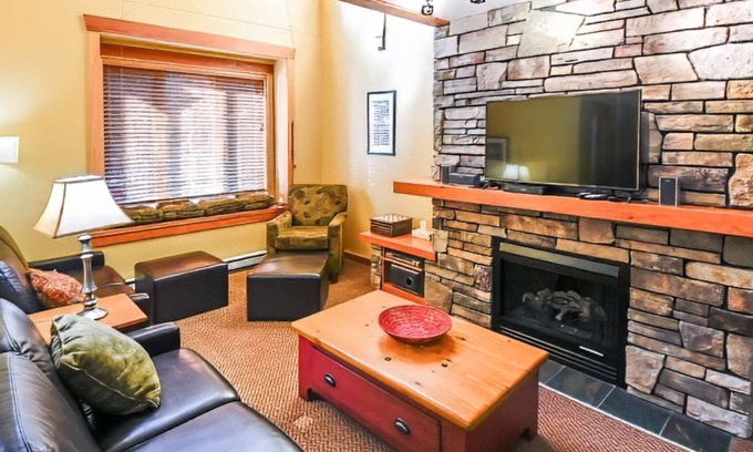 East Kootenay House | Fernie - Pinnacle Ridge Chalet 43-104