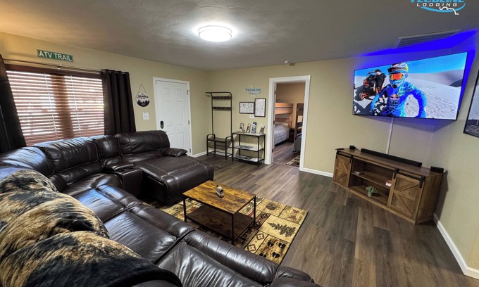 Matewan House | FeudLine Lodging - Hatfield-McCoy - Downtown Matewan - Large Groups