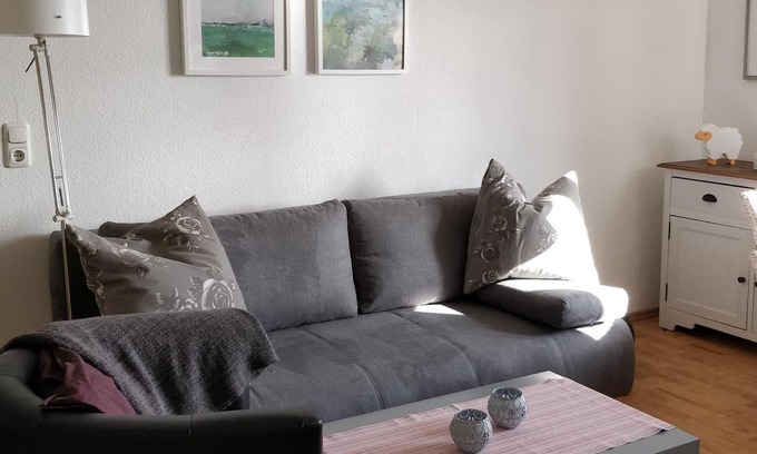 Butjadingen Apartment | Fewo Kastanie, Dusche, WC, 2 Schlafräume - Ferienwohnungen "hof Wiesenblick"
