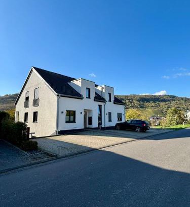 Zeltingen-Rachtig Apartment | FEWO Klosterblick sowie Weinberge & Drachenflieger