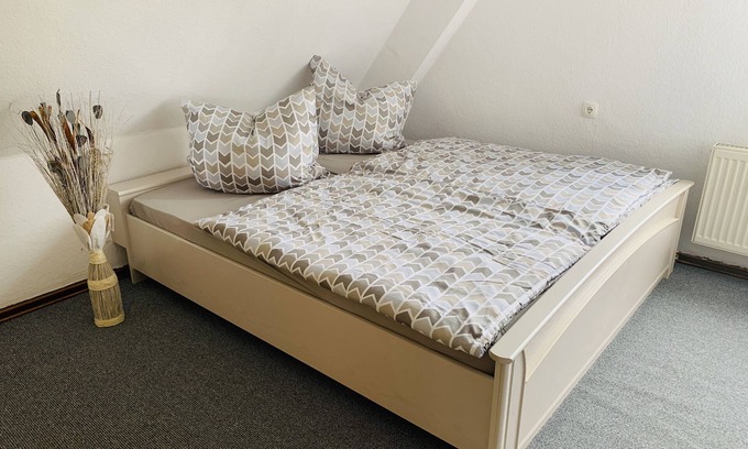 Dessau-Rosslau Apartment | "FeWo Tante Ju" with a view of the Bauhaus in Dessau-Roßlau