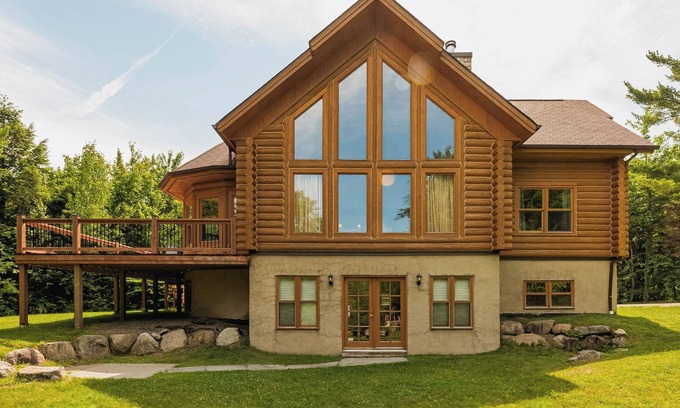 Fiddler Lake Resort House | Fiddler Lake Resort Chalet + Private Jacuzzi