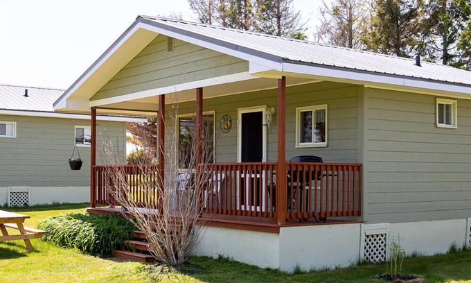 Brackley Beach Ski Chalet | Fiddlers Green Country Cottages