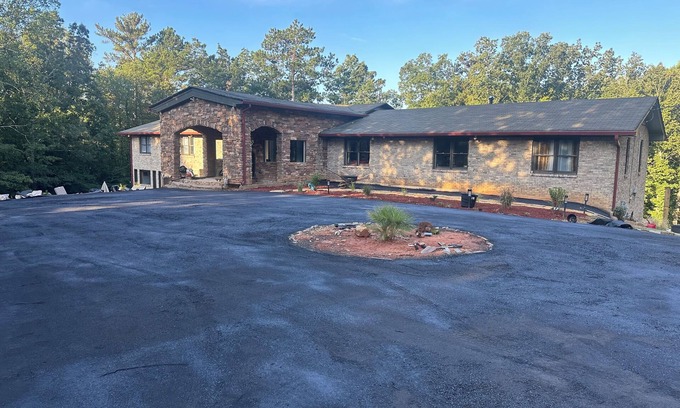 Austell Cabin | FIFA Fan Stylish Retreat Lodge in Heart of it All! 9.4 miles from the Stadium.