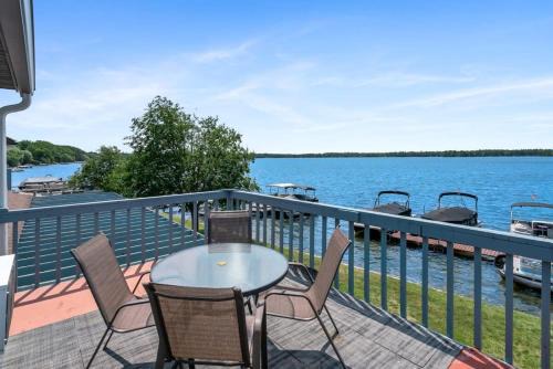 Mayfield Apartment | Fife Lake Lodge Multi-level Suite with Lake Views