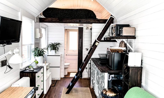 North Crawley Apartment | Filly's Folly