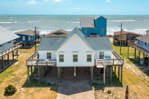 San Luis House | Filtered Ocean Views and Spectacular Surf Sounds!