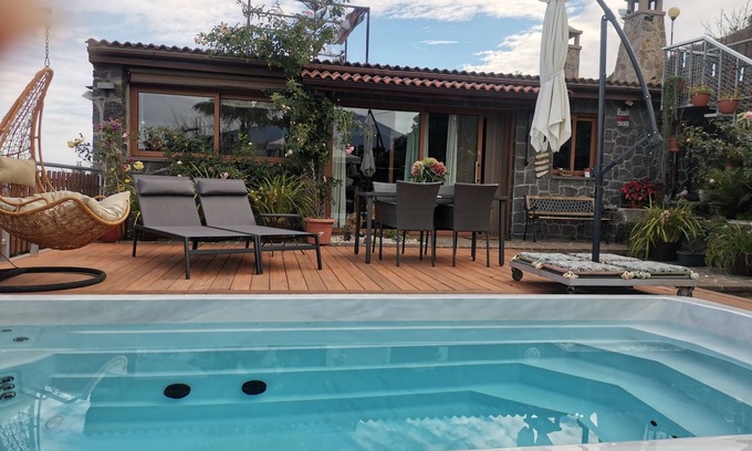 Las Cuevas Ski Chalet | Finca Vista al Teide with private swimmingpool and jacuzzi, Wifi and Sat TV