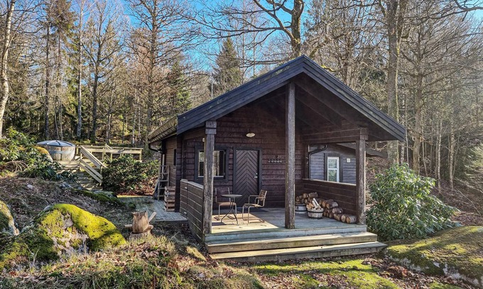 Billdal House | Find rest in this cozy wooden cabin in the forest!