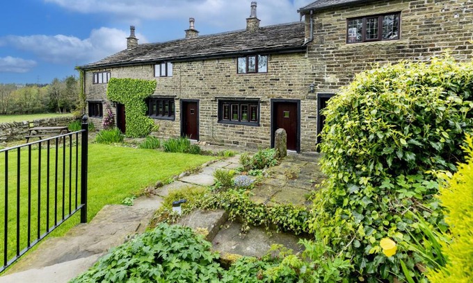 Bury House | Finest Retreats - Ellen's Cottage