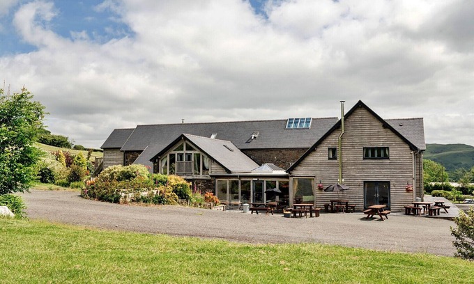 Devils Bridge Cottage | Finest Retreats - The Welsh Barn
