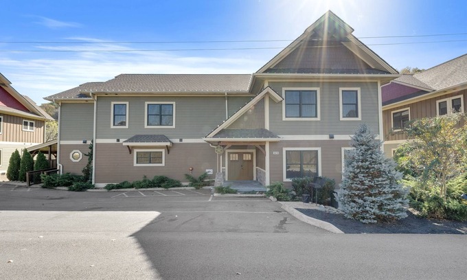 Pigeon Forge Cabin | Fire Creek Retreat | Sleeps 48 | 12BR, 13BA Lodge!