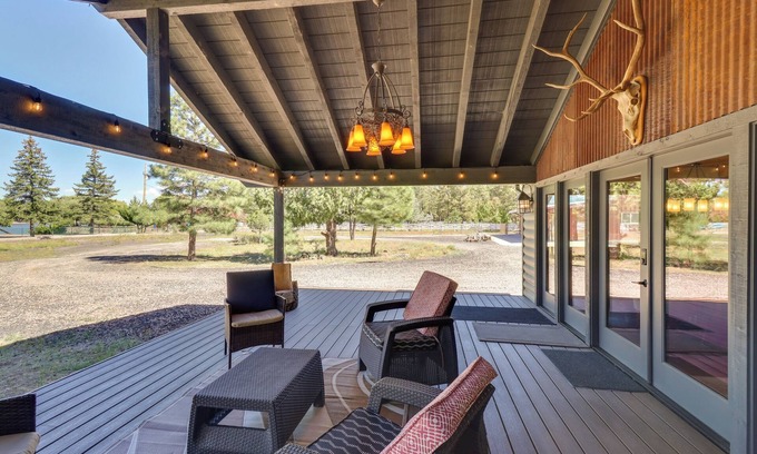 Pinetop-Lakeside Cottage | Fire Pit & Grill: Waterfront Cabin in Lakeside!
