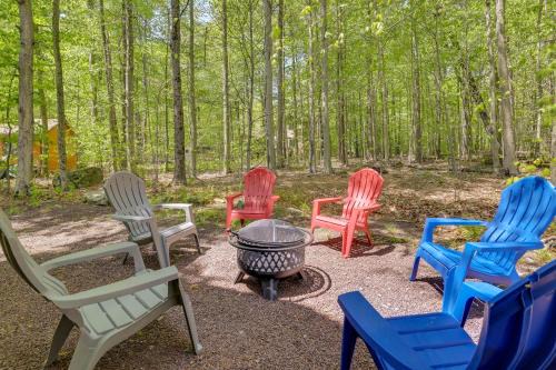 Thornhurst House | Fire Pit, Kayak and Gas Grill Pocono Lake Home!