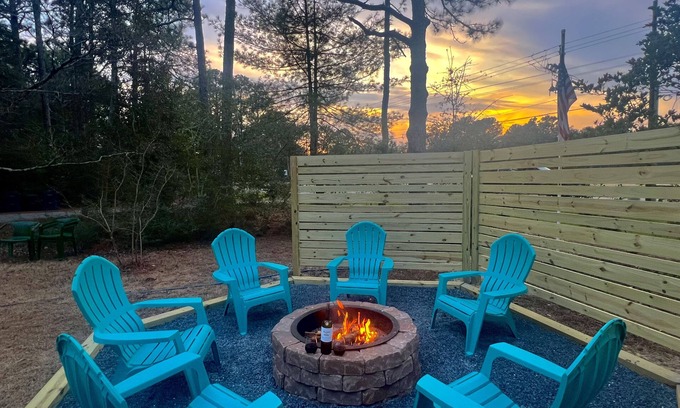 Southern Pines House | Fire Pit- Pool Table- 8 Beds- Midway House