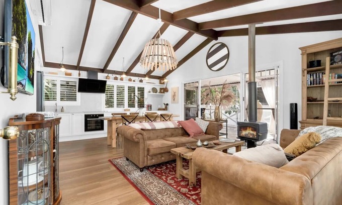 Eagle Heights Cottage | Firefly Cottage | Hideaway with Wood Fireplace