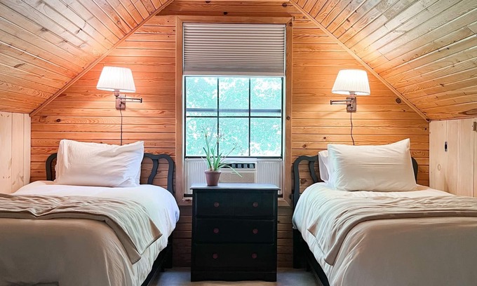 Mt. Sherman Cabin | Firefly Cottage - 11 acres & 3 miles to Kyle's Landing - Buffalo River
