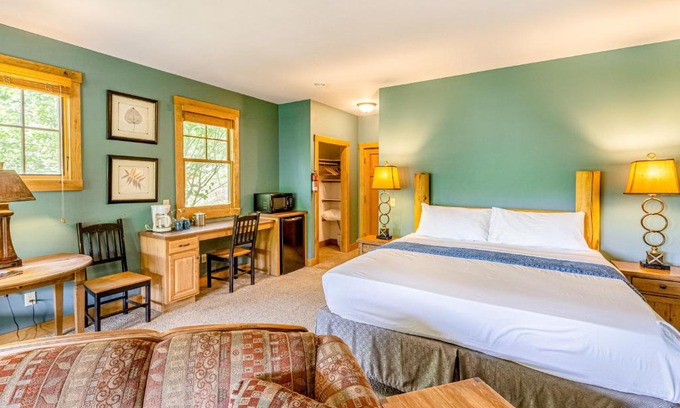 Bryson City Apartment | Fireplace Suites