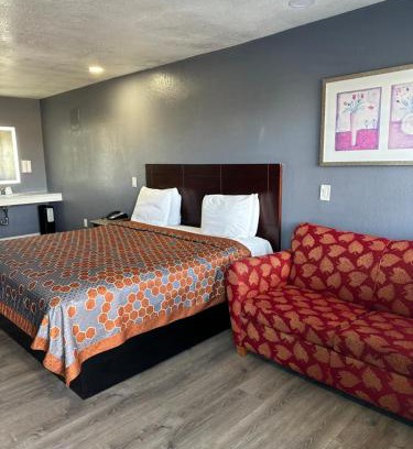 Beach Hill - Beach Flats Hotel | Fireside Inn By The Beach Boardwalk & Bowling